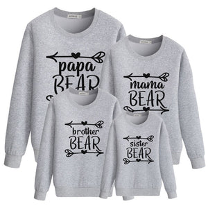 Mama baby maching outfits daddy and son sweatshirt mom daughters clothes lovely the small bear print sweaters Look casual