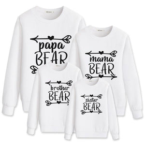 Mama baby maching outfits daddy and son sweatshirt mom daughters clothes lovely the small bear print sweaters Look casual